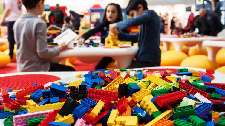 В чем секрет популярности конструктора LEGO? В чем секрет популярности конструктора LEGO?