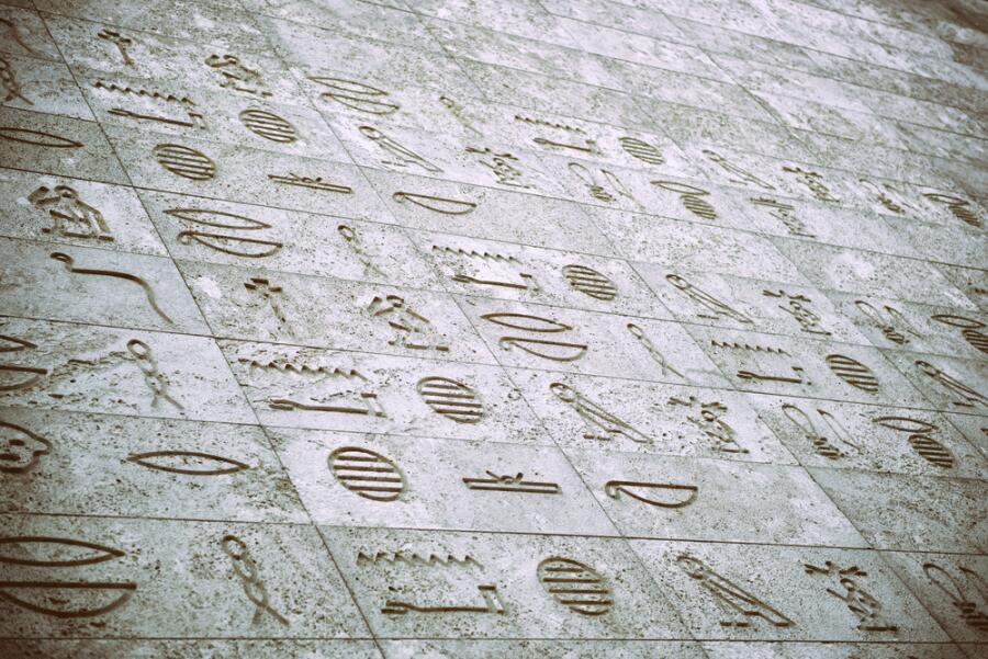 Египетские иероглифы. Как Розеттский камень стал краеугольным?