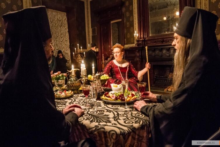 Юлия Ауг в роли Елизаветы I Петровны