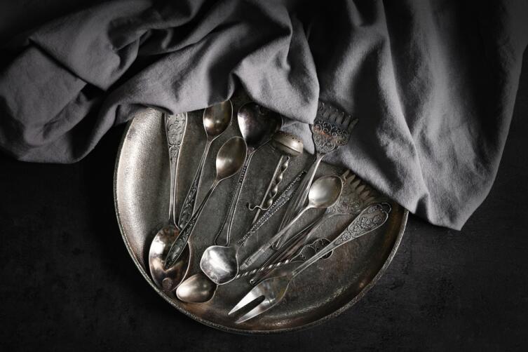 Почему чернеет серебро и как почистить серебряные изделия в домашних условиях?