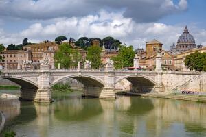 Размышления в Риме: какого цвета бывает река?