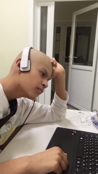 Именно болезнь привела Журабека на занятия «Программированием для детей с инвалидностью»