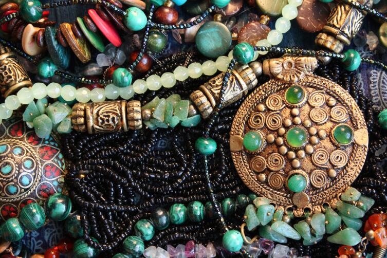 Стоит ли носить бижутерию?