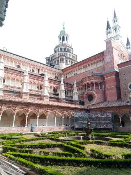 Монастырь. Церковь и малый двор