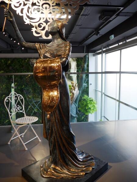 Чем поразила выставка скульптур Сальвадора Дали в Санкт-Петербурге?