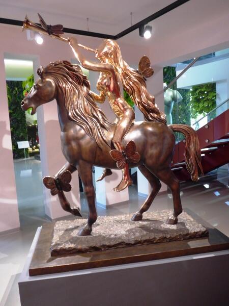 Чем поразила выставка скульптур Сальвадора Дали в Санкт-Петербурге?