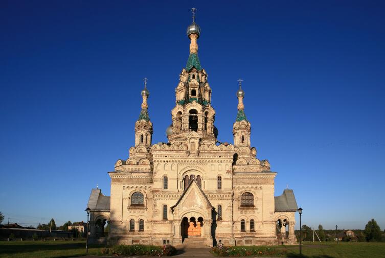 Храм Спаса Нерукотворного Образа, с. Кукобой Ярославской области. Удивительный объект в самой глубинке страны