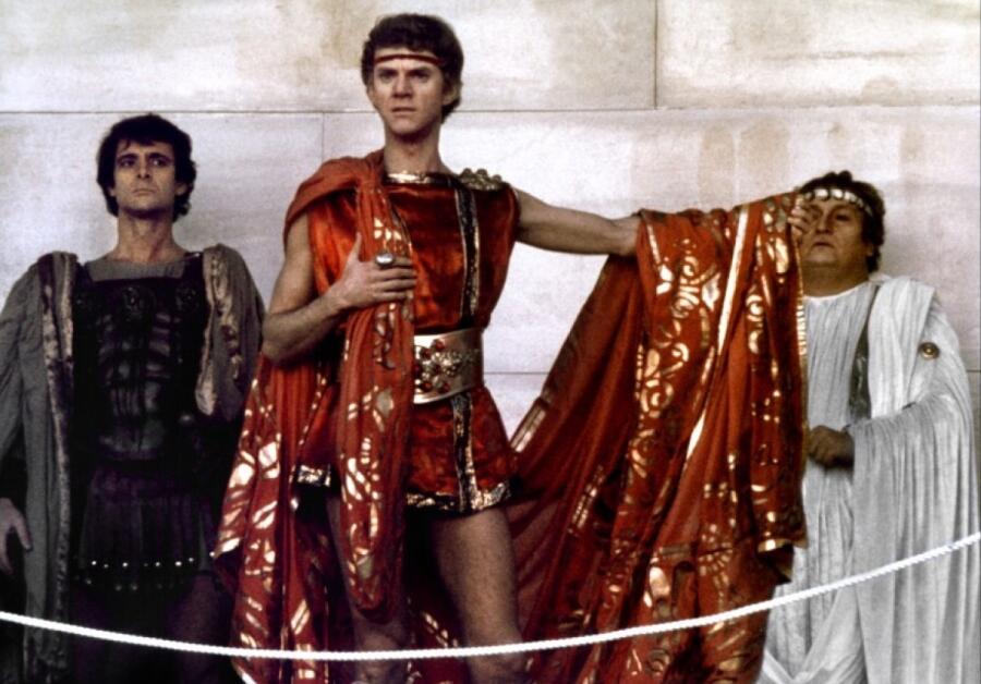 Жігіттерге оның кискасын жалауға рұқсат етіңіз Онлайн мастурбация мен каммингті камерада қараңыз