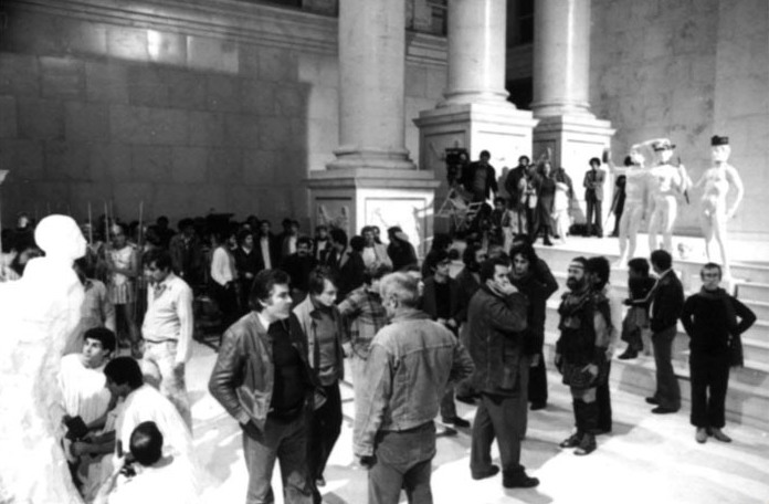 Әдемі қыз қынаптың ұрығын жалайды Порно видео онлайн жасырын камера порно журнал мастурбация