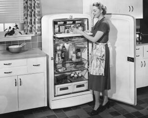 Как научились сохранять продукты? Ко дню рождения холодильника