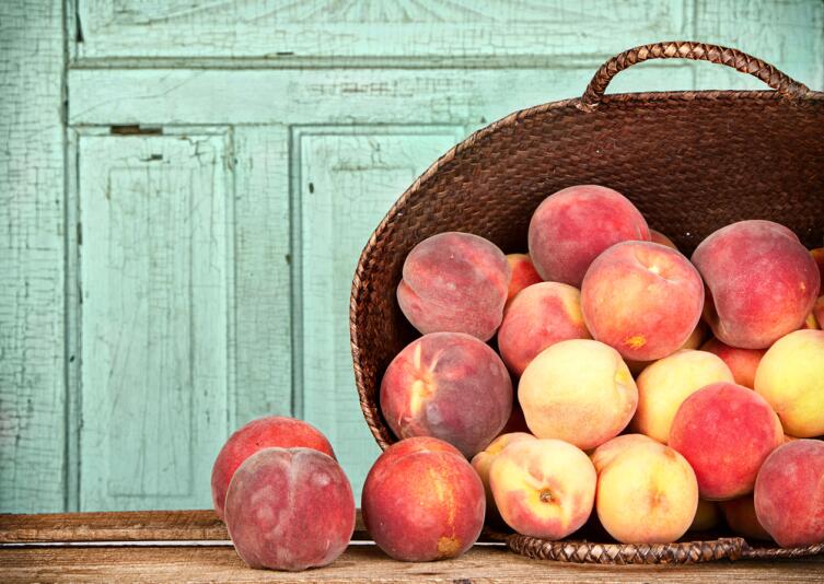 Как правильно выбирать персики в магазине?