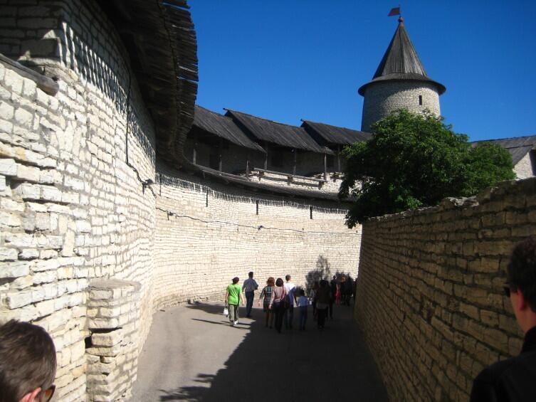 Псковский кремль изнутри Псковский кремль изнутри