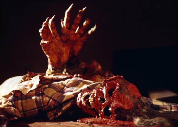 Кадр из фильма «Зловещие мертвецы»