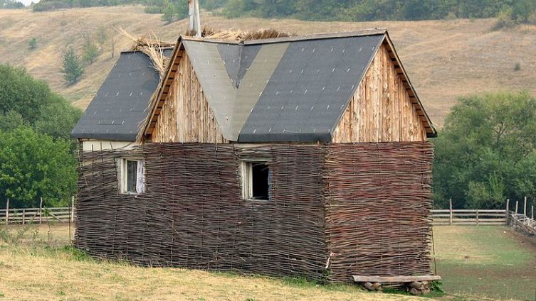 Домик в парке «Кудыкина гора» в Липецкой области