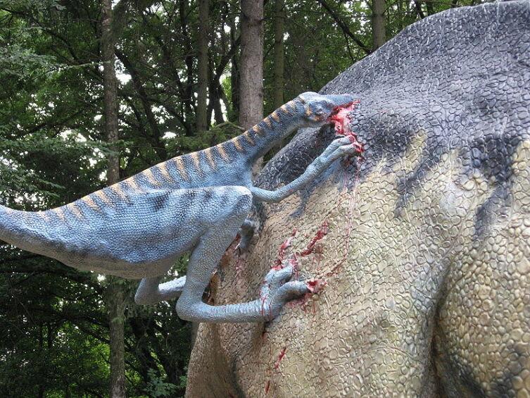 Голодный троодон, реконструкция из динопарка в г. Вышкове, Чехия Голодный троодон, реконструкция из динопарка в г. Вышкове, Чехия