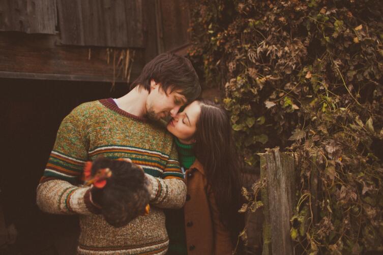 Поцелуй? Или все же целая курица?