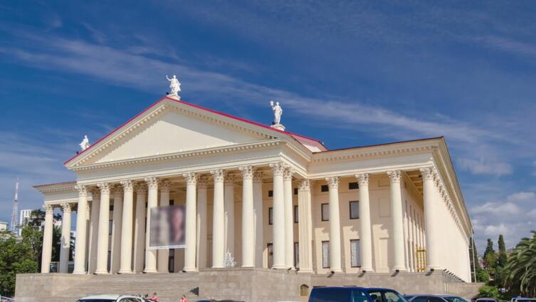 Музы на крыше Зимнего театра