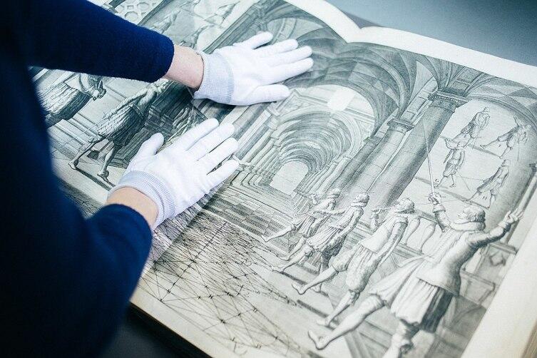 Учебник по фехтованию 1648 года в Центральной универсальной научной библиотеке им. Н.А. Некрасова Учебник по фехтованию 1648 года в Центральной универсальной научной библиотеке им. Н.А. Некрасова