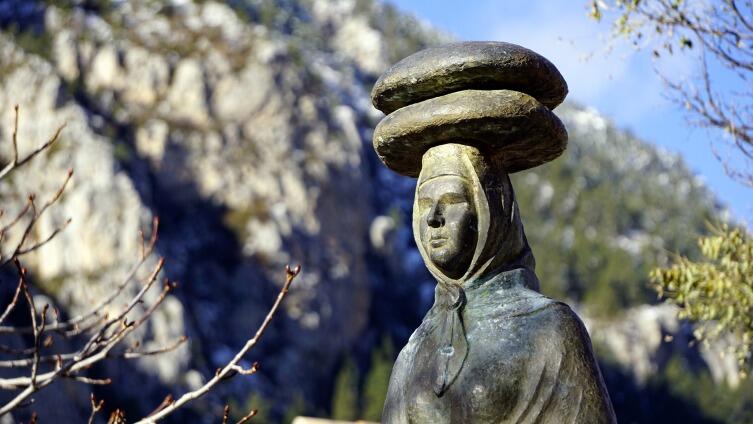 Прямая спина создает величественный вид Прямая спина создает величественный вид