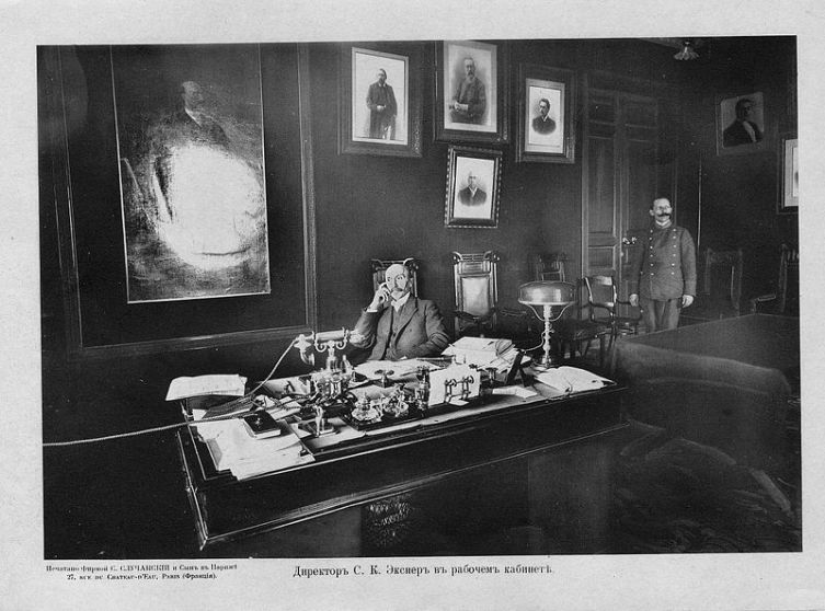 Экснер в рабочем кабинете Экснер в рабочем кабинете