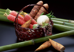 Иногда люди приберегают самое вкусное на вечер, считая, что после рабочего дня они заслужили особое угощение...