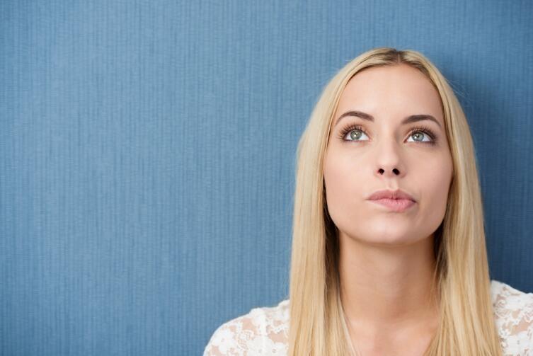 Выделяться из толпы страшно, такая боязнь заставляет держаться за иллюзию