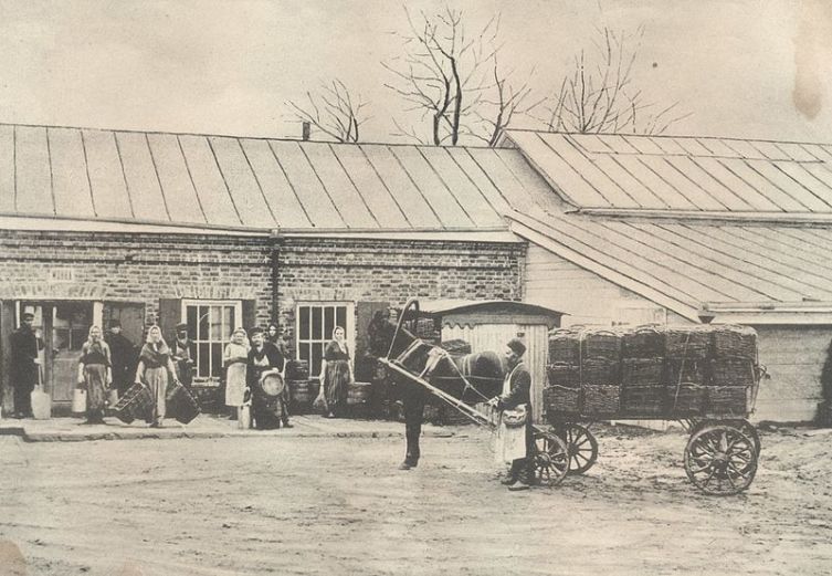 Склад Жигулёвского пивзавода в Баронске (бывшем Екатериненштадте, ныне городе Марксе) Склад Жигулёвского пивзавода в Баронске (бывшем Екатериненштадте, ныне городе Марксе)