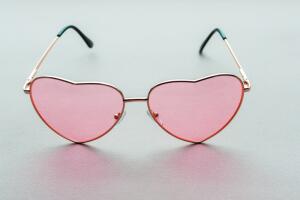 Почему полезно носить «розовые очки»?