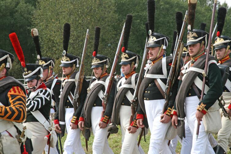 Реконструкция Бородинской битвы. Солдаты в киверах