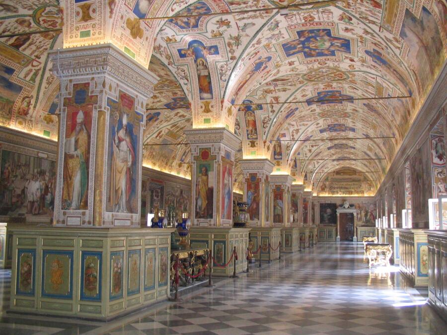 Сикстинский салон библиотеки Ватикана
