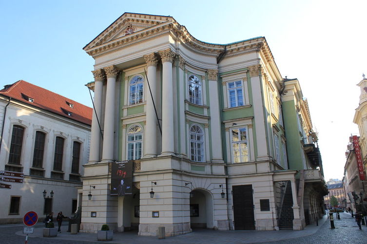 Сословный театр в Праге - единственный сохранившийся в первозданном виде театр, где выступал Моцарт
