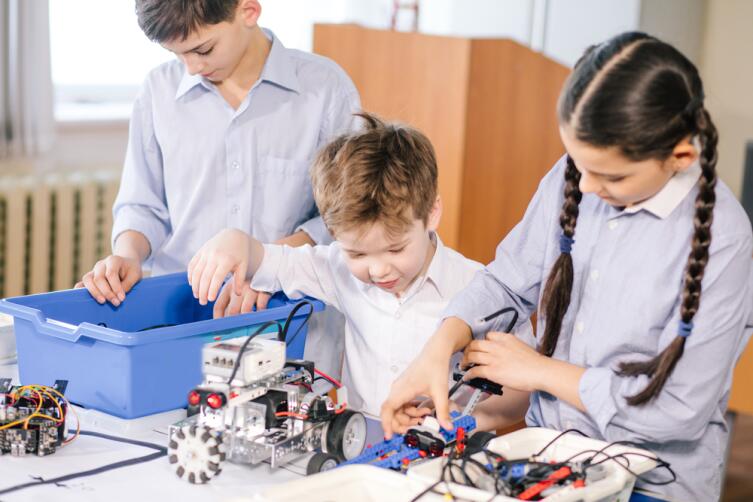 День детей-изобретателей. Как привить ребенку интерес к науке и творчеству?
