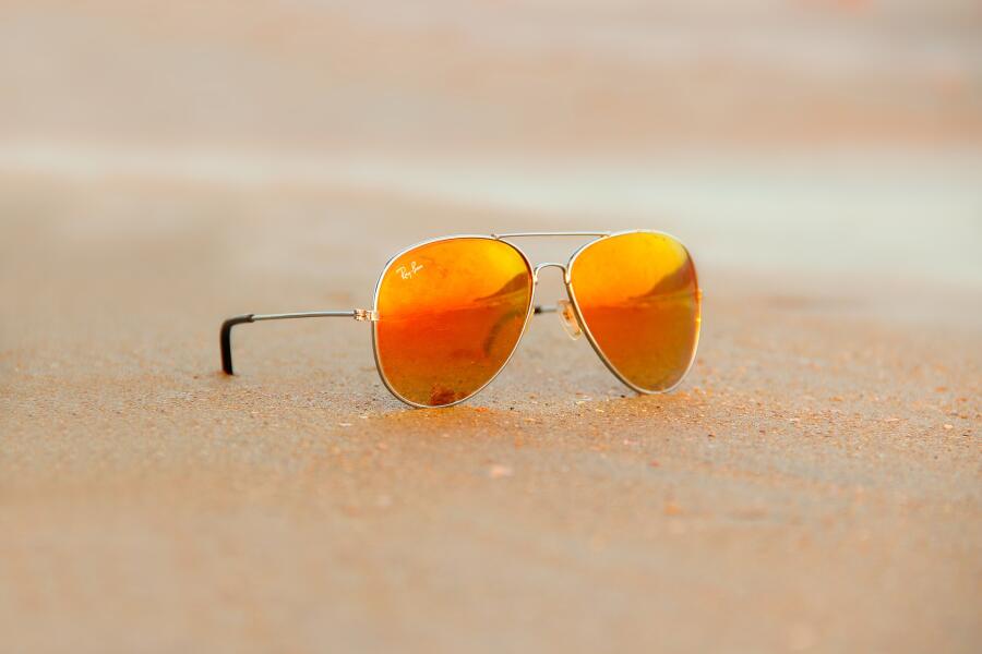 Как выбрать оригинальные солнцезащитные очки и не купить фейк?