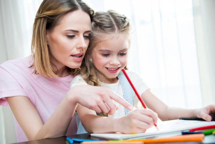 Попробуйте поиграть в журналистов