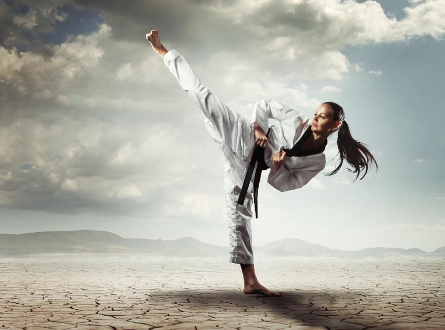 Физподготовка в боевых искусствах: почему в каратэ так любят отжимания?