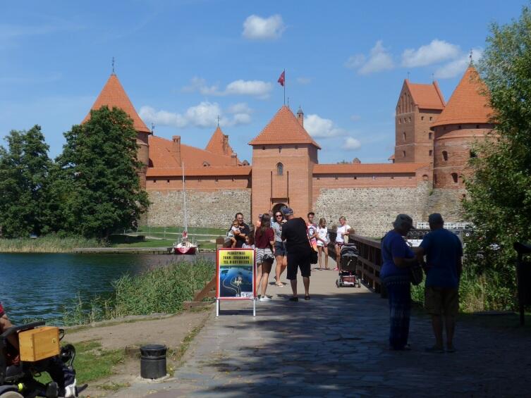 Вход в замок