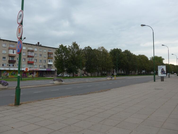 Центральная улица Тайкос проспект днем в субботу, пусто Центральная улица Тайкос проспект днем в субботу, пусто