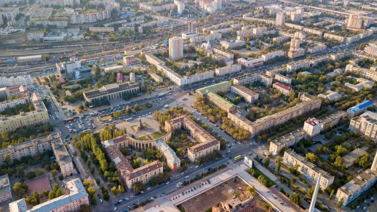 В каждом городе есть свои герои и объекты