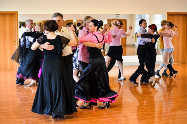 Можно ли научиться танцевать взрослому? Можно ли научиться танцевать взрослому?