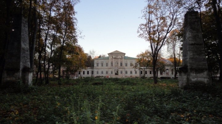 Парадный фасад усадьбы Степановское-Волосово, 2010 г.
