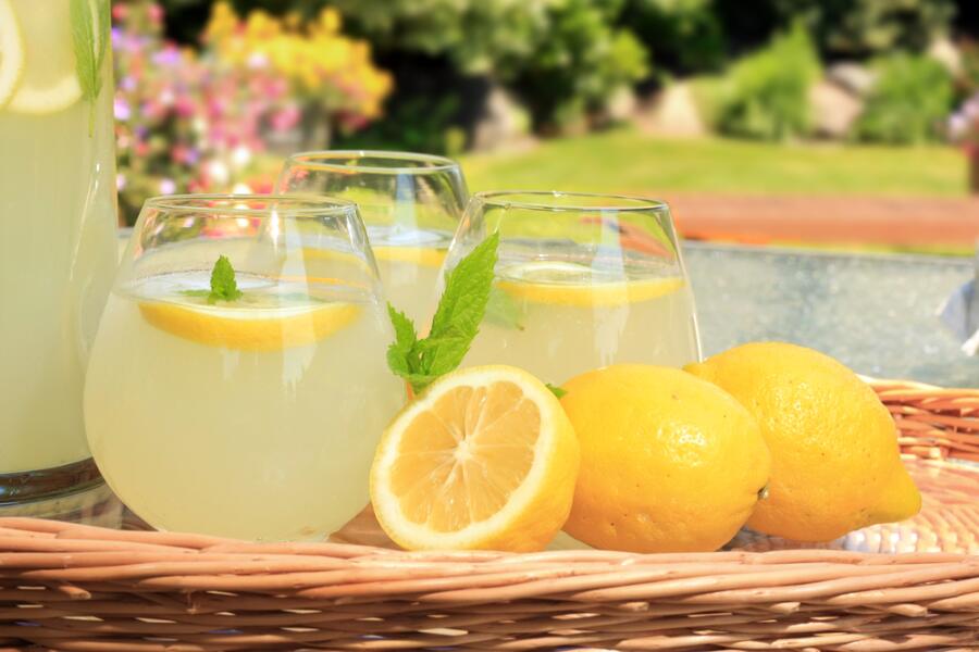 Как сделать домашний лимонад?