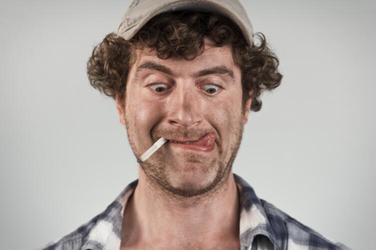 Часто у человека, говорящего неправду, внезапно появляется сухость губ Часто у человека, говорящего неправду, внезапно появляется сухость губ