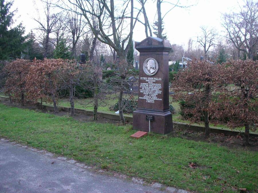 Памятник на могиле Палласа в Берлине