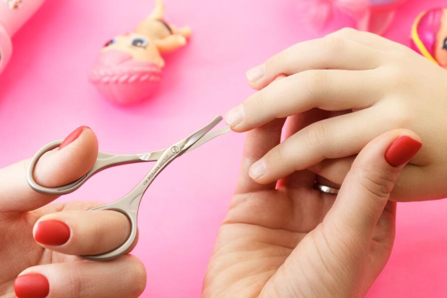 Лучшее – детям: секреты правильного детского маникюра