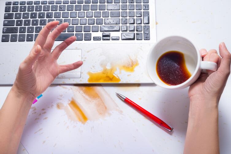 Что делать, если вы пролили жидкость на свой ноутбук? Что делать, если вы пролили жидкость на свой ноутбук?