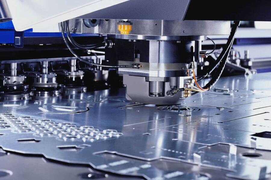 Как придать форму металлу? Холодная листовая штамповка!