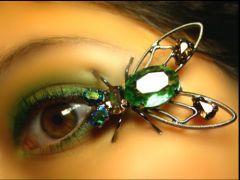 Как ухаживать за кожей вокруг глаз?