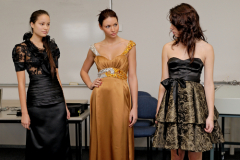 Так как нарядное платье должно выражать вашу сексуальность, то предполагается наличие каких-то открытых участков тела.