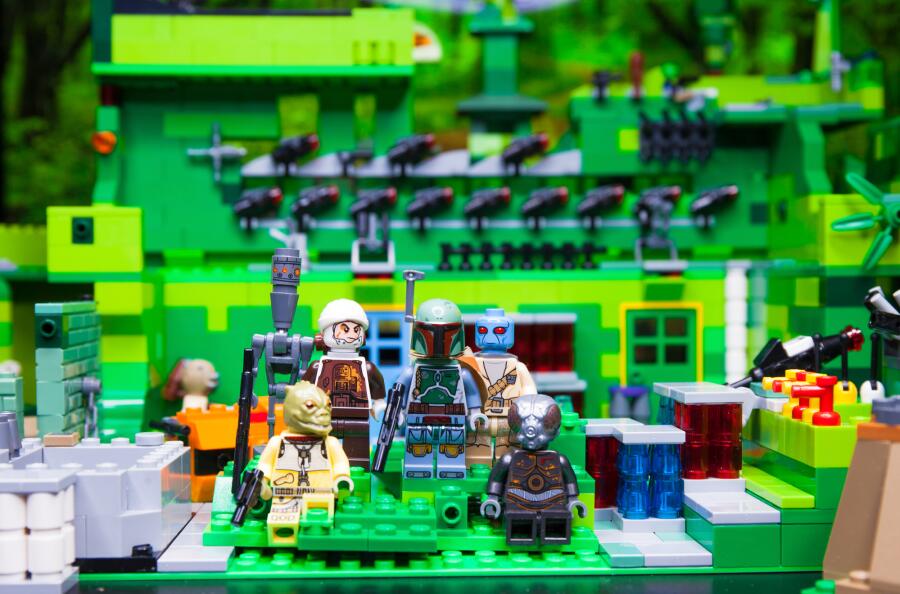 Как появился популярный конструктор Lego?