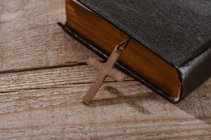 Как мы сочетаем христианство и язычество? Окружая суевериями церковную жизнь...